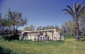 Israel, Ashkelon, Askelon, Ascalon, Canaanite, Philistines, judges 1: 18, judges 14: 19, 2 samuel 1: 20, zephaniah 2: 4, zechariah 9: 5, well, water, wheel, archaeology, artifacts, antiquity, Ruin, remains, wells, waters, wheels, ruins