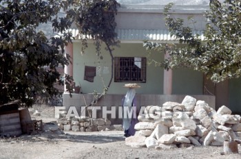 Sychar, woman, burden, head, well, women, burdens, heads, wells